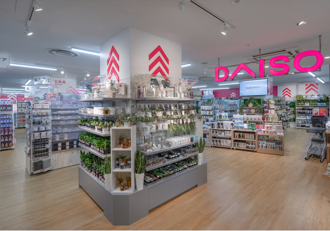 10月31日、広島三越７階にDAISO初出店