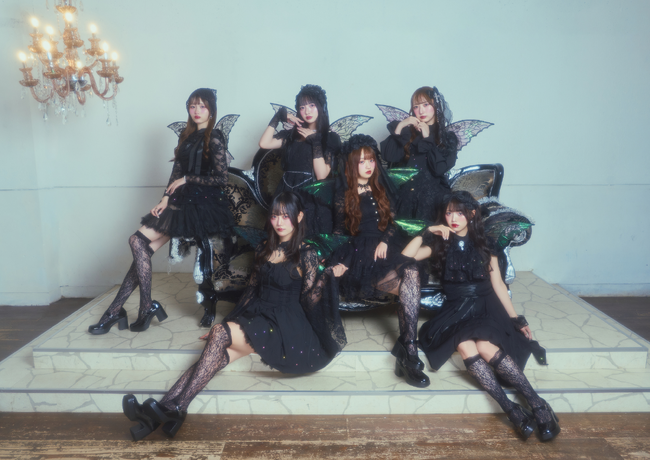 LilyS/ash、ハロウィンビジュアルを解禁！今年のテーマは“ブラックフェアリー”