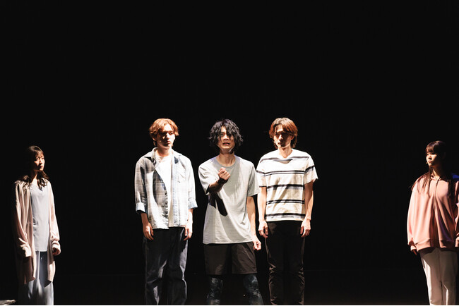 吉田修一・原作！脚本・演出 平塚直樹！若者たちの“リアル”を描く舞台『パレード』開幕！！