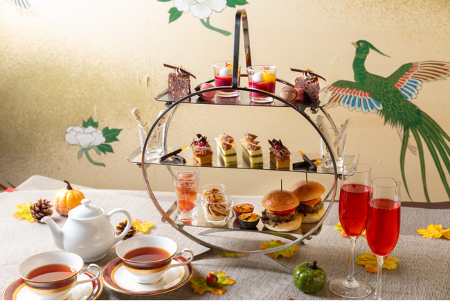 【明治記念館】“11/1～11/30・完全予約制　ラウンジ／ダイニング「kinkei」で秋限定Autumn Afternoon Tea（7,500円・税サ込）を開催！”　秋らしい趣深い午後のひと時を