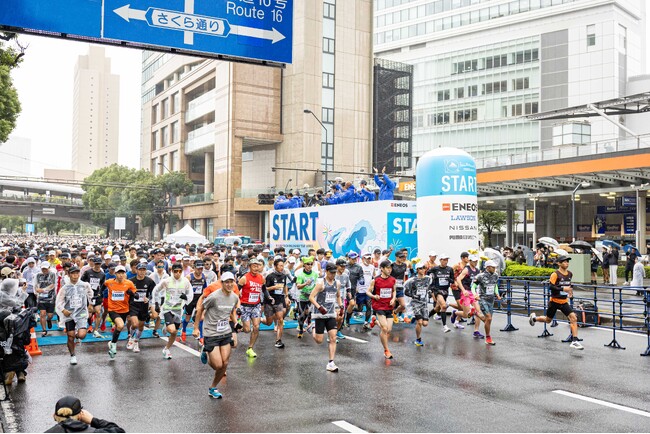 フルマラソン化10周年！全国＆海外から集まった約3万人のランナーが横浜の街を走る！豪華ゲストも来場「横浜マラソン2025」開催！