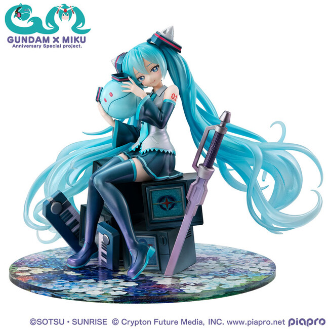 「ガンダム45周年×初音ミク」コラボプロジェクトより、イラストレーター・Ixy氏デザイン「ダブルオーガンダム」をモチーフにした「初音ミク」フィギュアが登場。