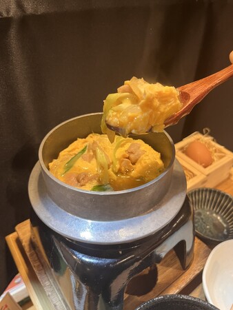 “日本初の体験型 釜炊き親子丼”をリリース　神戸元町の卵料理専門店「たまごダイニング卵と玉子」