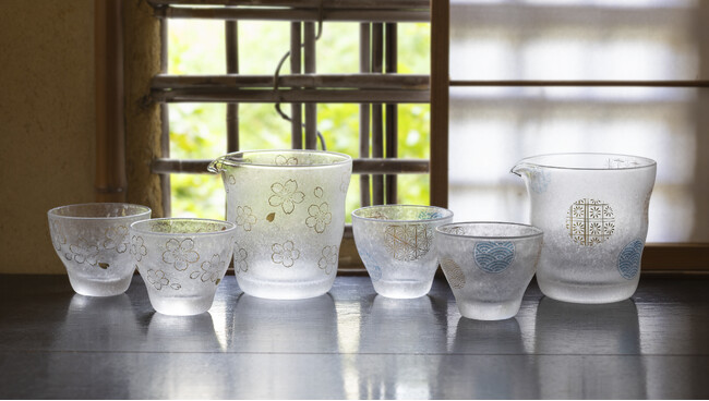 みぞれ加工×金彩　「The Premium NIPPON Taste」桜と丸紋の酒器セットを発売