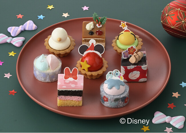 【銀座コージーコーナー】ディズニーキャラクターをデザインしたキュートなプチケーキアソート。クリスマス限定デザインで、12月1日から登場！