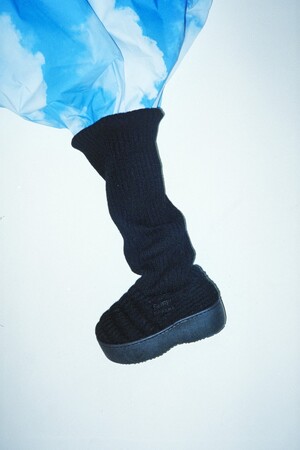 SUBU × ODAKHA コラボレーション第2弾SUBU初となるブーツ型厚底シューズ「loose socks boots」を10月31日（金）より発売