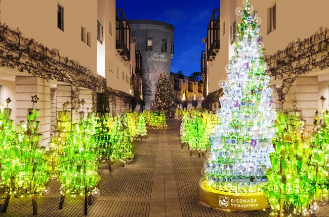 【リゾナーレ八ヶ岳】1万2千本の「甲州」のワインボトルをアップサイクルしたツリーが並ぶ「ワインリゾートクリスマス2025」開催