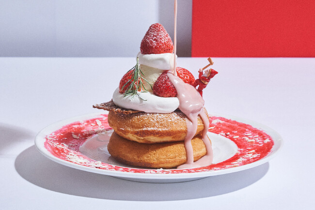 ホールケーキを“ひとりじめ”。ショートケーキ風に仕立てた、エアリーチーズクリームパンケーキ＆“生”モンブランが登場！「ビブリオテークのクリスマスフェア」11/6(木)よりスタート