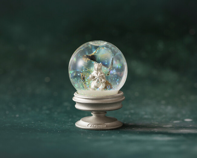 AbHerï（アベリ）Holiday Collection オパールの雪が舞うチャリティ・スノードーム “Polar Bear (ポーラーベア)” 、2025年11月7日（金）発売