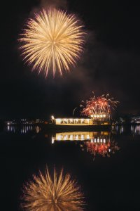 凛とした富士と、煌めく冬花火　河口湖唯一の屋形船レストランが贈る、期間限定「冬花火特別プラン」予約開始！