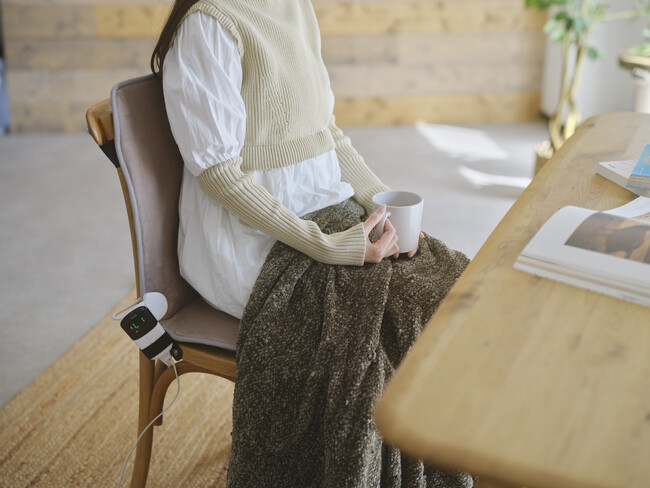 背面と座面にWヒーター搭載！椅子に置いても床に広げても使用できる2WAY仕様の「NooQ Warm Cushion(ヌーク ウォームクッション)」が新発売