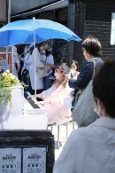 海外で大人気のストピ(ストリートピアノ)を目黒通りで！中野先生による演出