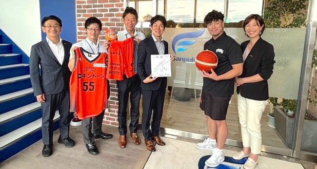 愛媛オレンジバイキングスが三福社宅サービスへ表敬訪問・スポンサー継続と地域連携強化