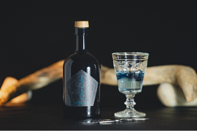 【新商品】蒸溜所1周年記念「naturadistill山菜アブサン」2025年11月12日(水)より数量限定発売！