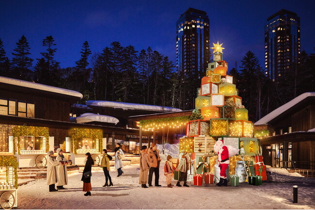 【リゾナーレトマム】今冬は「クリスマスマーケット」を初開催！ 牧草や牛乳瓶で飾る、高さ約6mのツリーがシンボルの「ファームクリスマス」開催