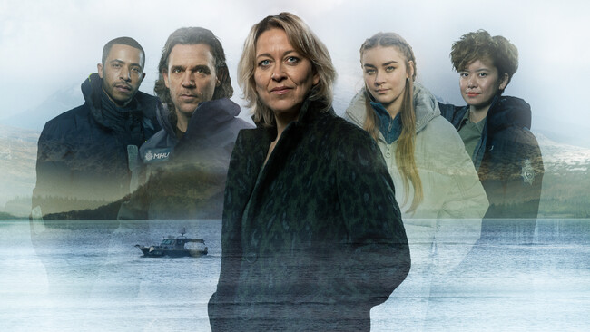 【ドラマ全話無料】『埋もれる殺意』シリーズのN・ウォーカー主演！１話完結型クライムサスペンス『警部補アニカ ～海上殺人捜査ファイル～』 をYouTubeで期間限定全話無料公開！