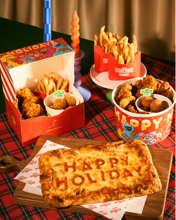 【セサミストリートマーケット】ホリデーカフェメニュー第一弾「HOLIDAY PARTY SPECIAL BOX」&「COZY HOLIDAYS」で特別なクリスマスを！今年はピザボックスの予約受付も開始