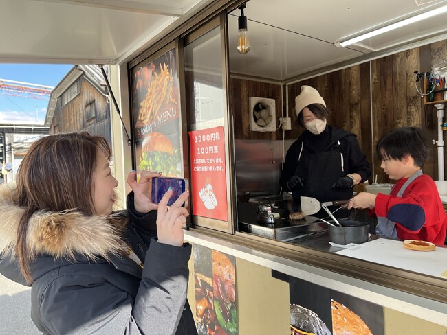 キッチンカーdeこども店長×白鶴のコラボイベント「キッチンカーに乗って料理体験しよう」2025年11月29日に白鶴酒造でこども向けイベント開催