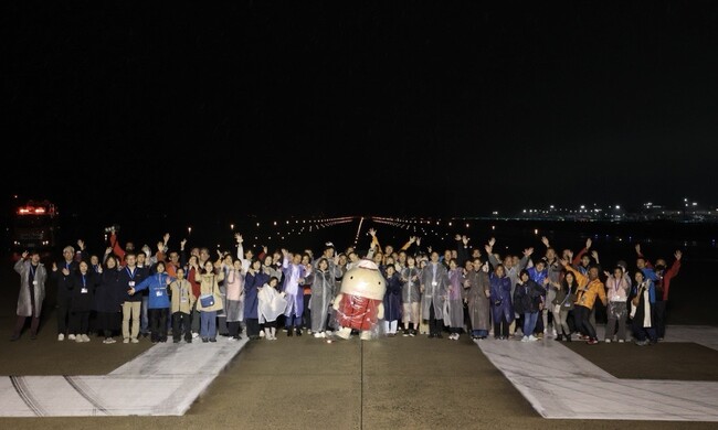 若手社員が企画！中部国際空港セントレア開港20周年記念「夜の滑走路見学ツアー」が開催されました！