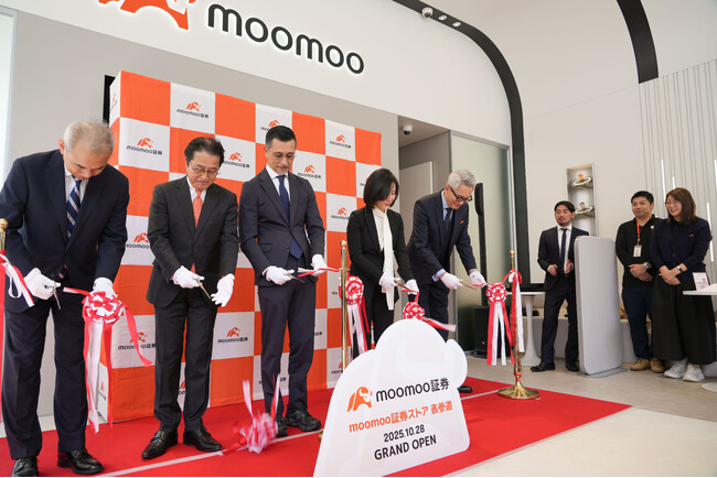 moomoo証券ストア 表参道、俳優・松重豊さんら登壇のもと華やかにオープニングセレモニーを実施【moomoo証券】