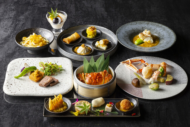 中国料理「チャイナシャドー」より、朱色に輝く艶やかな上海蟹を味わいつくす美食の饗宴　蟹身も味噌も存分にご堪能できる上海蟹コース　11月1日（土）～ 12月25日（木）までの期間限定発売
