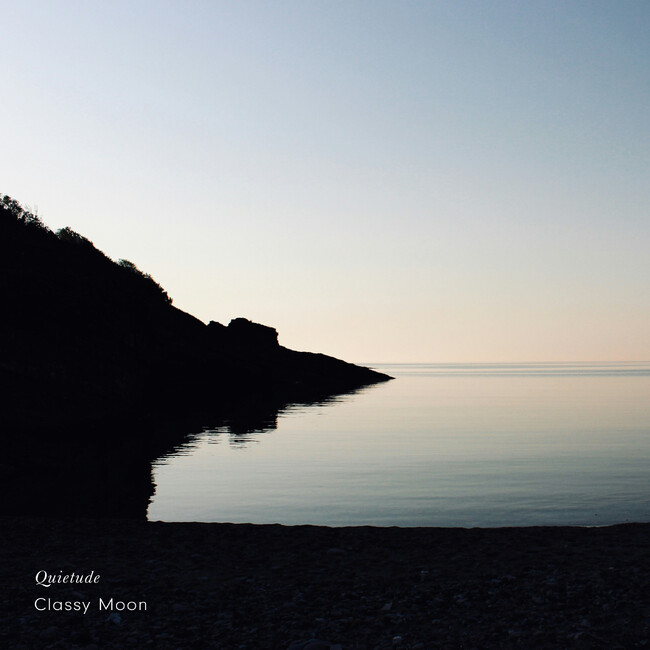 秋の夜長に響く“静寂のデザイン”。Classy Moon『Quietude』ピアノと優しいノイズが紡ぐ癒やしの時間
