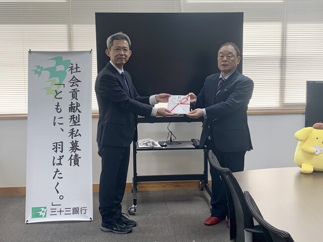 株式会社リビングライフ　富山県射水市立新湊南部中学校に液晶ディスプレイを寄贈
