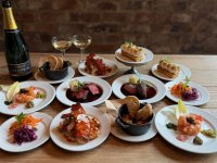 「Buvette（ブヴェット）」都会の中心で楽しむ、ハートウォーミングなクリスマス「2025 クリスマスディナーコース」