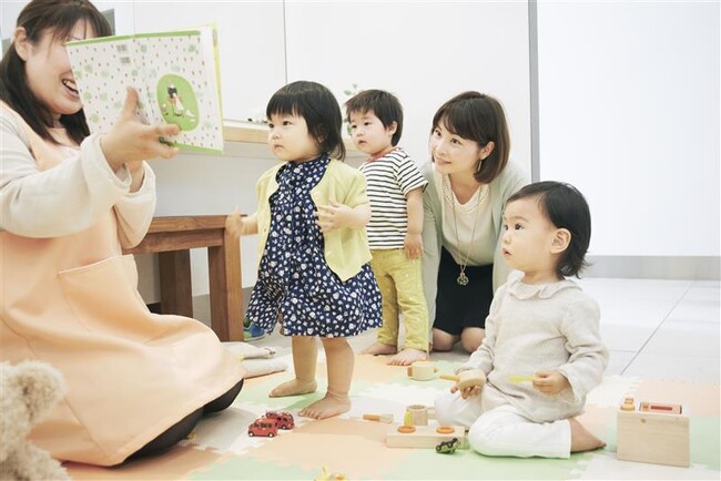 母子ともに不安や気兼ねなく、治療に専念できる環境を完備｜1人目の育児をしながら「2人目不妊」の治療を行う患者さまの通院を支援。院内の託児スペースで、患者さまの治療中、保育スタッフがお子さまをお預かり