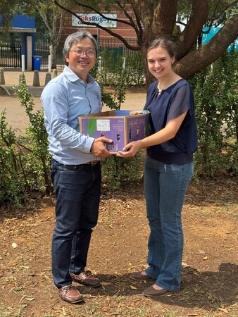 南アフリカの名門・プレトリア大学の学生団体より、児童書の寄贈を受けました