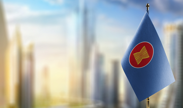 日本ASEAN友好協力50周年特別首脳会議を契機に開始する「ASEAN人材育成奨学パートナーズ支援（AHEAD50）」の第二陣、第三陣の訪日団の合計8名が11月に来日します。