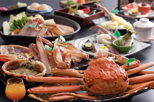 【華ひらく松葉ガニ】京都で味わう活松葉ガニ 華ひらく刺身・備長炭七輪焼き・お鍋フルコース 2025年度受付を開始 京都旅館「天橋立荘」