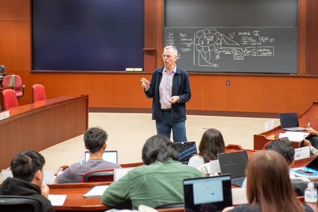 IMD(スイス)名誉教授 Ralf Boscheck氏、名古屋商科大学で経済政策の授業を開講