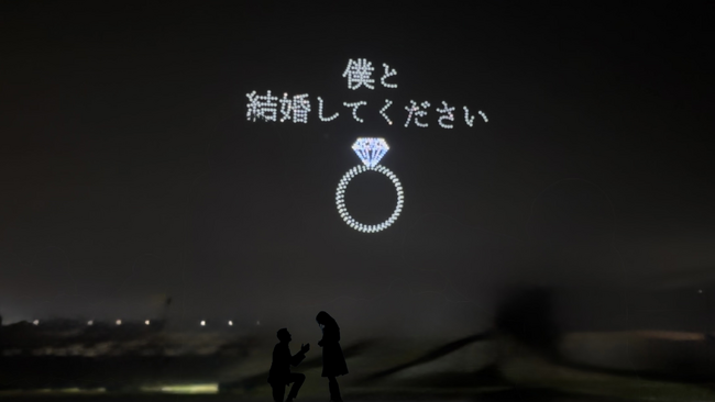 花火大会やお祭りで夜空からのプロポーズ！レッドクリフが叶える「サプライズ・ドローンショー」