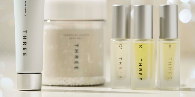 THREEのHoliday Collectionに、この冬限定のフレグランスが登場！心も素肌も輝きに満ちる、バスソルト＆ハンドクリームのキットも。