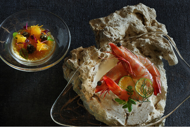 【星のや竹富島】島の恵みと文化を享受する「島テロワール」。冬季限定コースの提供を開始。