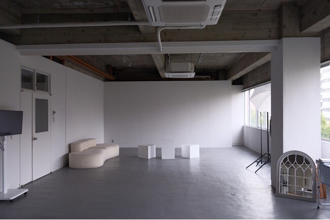 東区新栄に“大空間”撮影スタジオ誕生｜自然光／白壁／横6m×縦12.5mのレンタルスペース