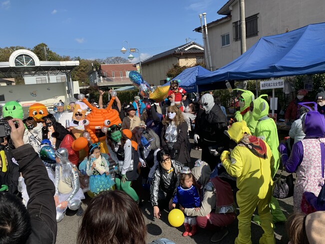宇宙人が襲来するUFOの街で何が！？