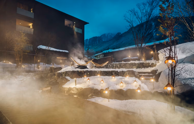 【界 奥飛騨】合掌造りから生まれた雪夜の光。かまくらの特等席でくつろぐ、冬限定体験「飛騨玉の雪明り」を開催