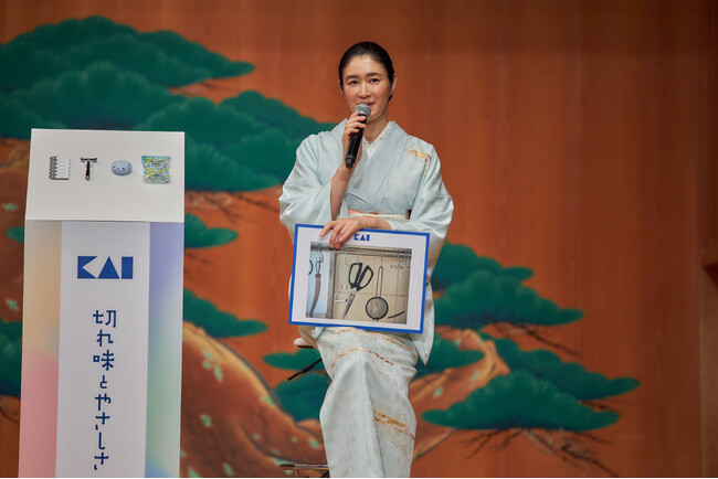 グローバル刃物メーカーの貝印が11月8日「いい刃の日」を前に銀座・観世能楽堂でPRイベントを開催