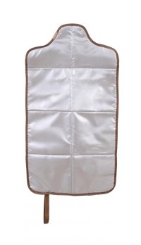 ハンガーに掛けたまま、ラク～にシワ伸ばし！
 収納もコンパクトな「人体型アイロンマット」発売