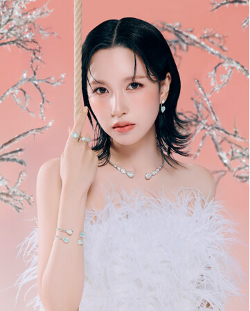 ブシュロン、ホリデーキャンペーン「WINTER WONDERLAND」がスタート。ミナ、デイジー・エドガー＝ジョーンズ、ハン・ソヒらが参加