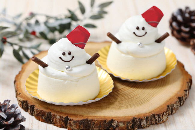 【クリスマススイーツ】累計販売数5万個※1突破の愛らしい雪だるまスイーツ『スノーレアチーズ』や旬の苺を飾ったクリスマスパルフェをはじめ、サンタ帽でおめかしした限定の「シャンティちゃん」を新発売！