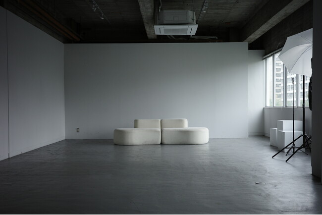 前撮りも入籍フォトも“ふたりきり”で。INAI WEDDING 名古屋が新栄にOPEN｜約100平方メートル のスタジオ空間