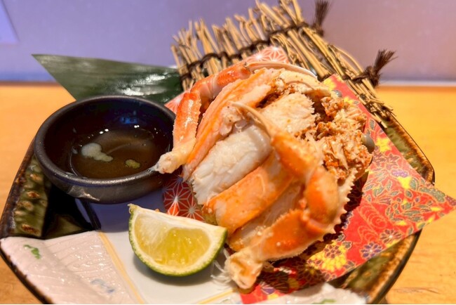 【金沢回転寿司 輝らり】“冬の味覚の女王”『香箱ガニ』が今年も登場！漁期わずか２か月未満の希少な美味を「カニ面」「軍艦巻き」で提供