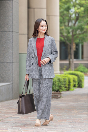 今季大注目のアイテム！コート感覚で羽織る新感覚アイテムジャケットとコートのいいとこどり「ジャコット」がセットアップで登場！