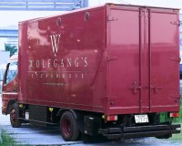 「ウルフギャング・ステーキハウス ポータブルキッチン」、「ブルックス ブラザーズ 丸の内」店舗前にてスペシャルメニュー販売を実施