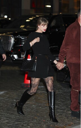 【ルイ・ヴィトン】テイラー・スウィフト、ルイ・ヴィトンを着用