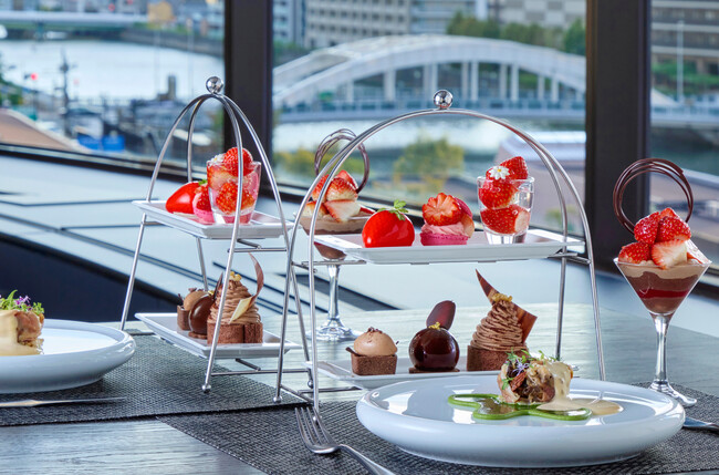 【リーガロイヤルホテル大阪】冬のいちごとチョコレートが贈る、至福のひととき「いちごvsチョコレートアフタヌーンティーランチ」