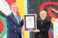 祝！ギネス世界記録™ 達成！　聖徳大学・聖徳大学短期大学部が｢最大のペーパーボールモザイク(イメージ)｣で世界一に